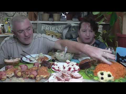 Видео: MUKBANG RUSSIA| САЛАТ ЁЖИК| КАРТОФЕЛЬ В БЕКОНЕ| ОЛИВЬЕ| МЯСО типа ПО-ФРАНЦУЗСКИ| ПОМИДОРЫ С СЫРОМ