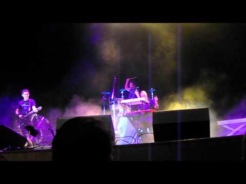 Видео: МакSим-Гоп-стоп разговор со мной+Нежность (Минск.11.12.2013)