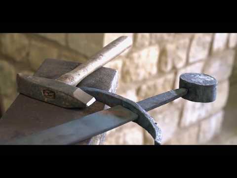 Видео: Средневековые мечи: как их изготавливали?