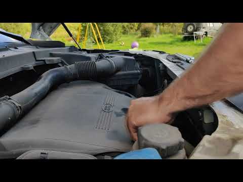 Видео: Замена топливного фильтра на Ленд Ровер Фрилендер 2, 2.2 TDi