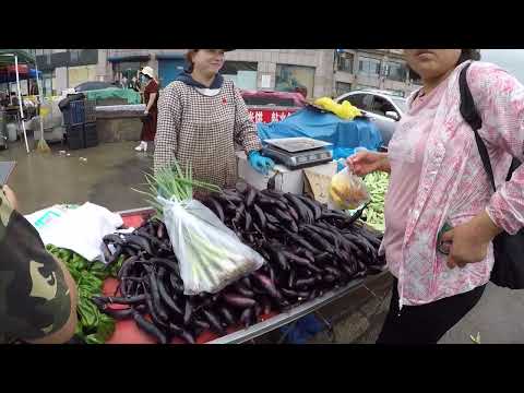 Видео: Китай,Суйфэньхэ. Сельскохозяйственный рынок,в районе "старого"автовокзала. 27 июля 2024 года.