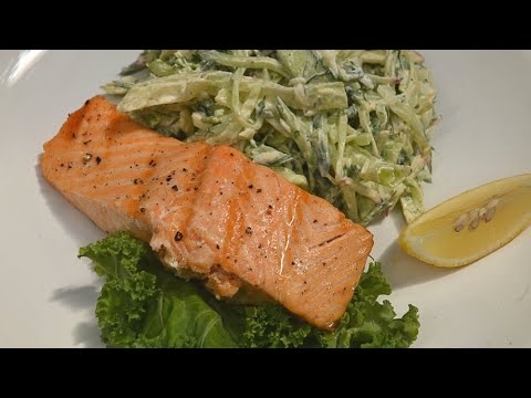 Видео: Филе лосося на гриле. Салат "Весенний"