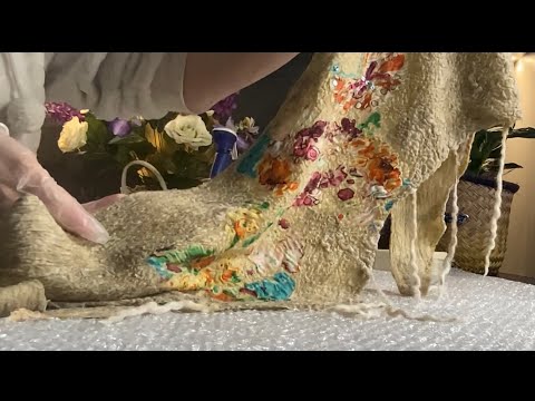 Видео: Валяння бактуса з вовни і шовку. Nuno-felting
