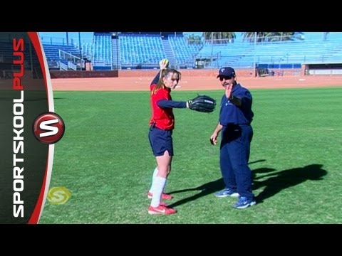 Видео: Как бросать софтбол с Майком Кандеа