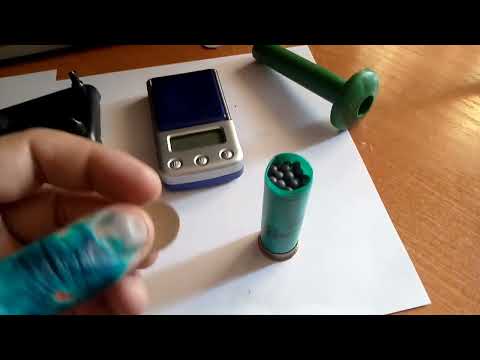 Видео: Снаряжение патрона 12 калибра с дробью N 1 в пластиковую гильзу