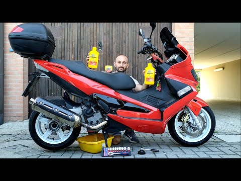 Видео: [Учебник] Замена масла и масляный фильтр Malossi Gilera Nexus 500 Piaggio Beverly, Fuoco, Atlantic и