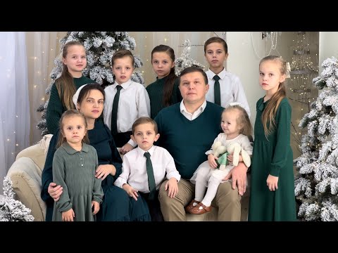 Видео: Благая минута настала - Рождественская песня - семья Рудаковых