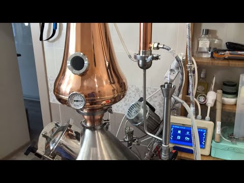 Видео: Дымный виски ч2 | Перегон браги на дымный виски с использованием медного шлема.