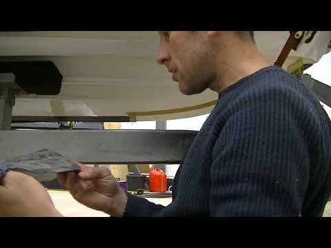 Видео: врезка защиты киля лодки риб