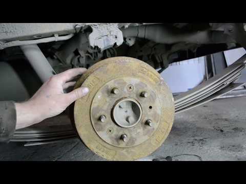 Видео: Задний тормоз Nissan Vanette. Часть 1. Снимаем барабан