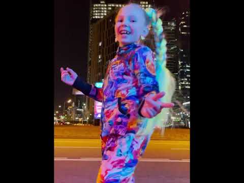 Видео: Бэтси - Я Тебе Поставлю Лайк (Mood Video)