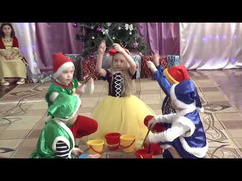 Видео: #танок Білосніжки і гномів#палички#відерця#танец Белоснежки и гномов#ст.гр#