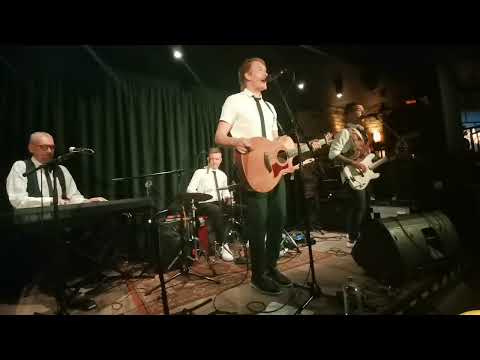 Видео: группа Ирония Судьбы 1 отделение в кафе Пушкарев 10.08.2023