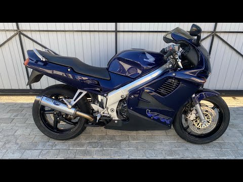 Видео: Обзор мотоцикла Honda vfr750, 1996год. 89262862924 с 10:00-20:00 по Мск ( WhatsApp)