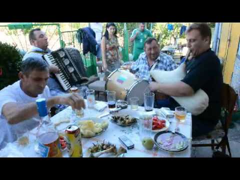 Видео: Събота следобед в село Свирачи, Ивайловград.