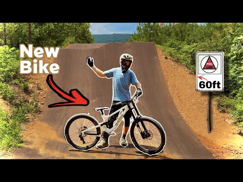 Видео: Прыжки на 60 футов на мотоцикле Downduro!