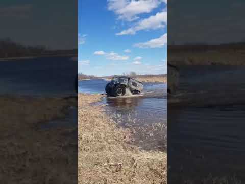 Видео: Вездеход Медведь Шатун дорога с охоты домой и помощь не сильно плавающим друзьям