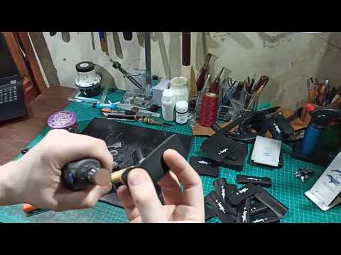 Видео: Как пробивать пробойника и, как правильно склеить слои кожи, как сделать простой торец? Ответ