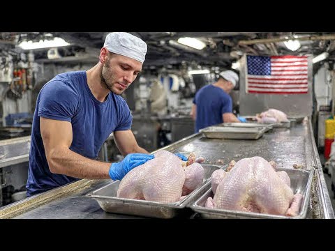 Видео: Кухня атомного авианосца стоимостью 13 миллиардов долларов США готовит еду для моряков