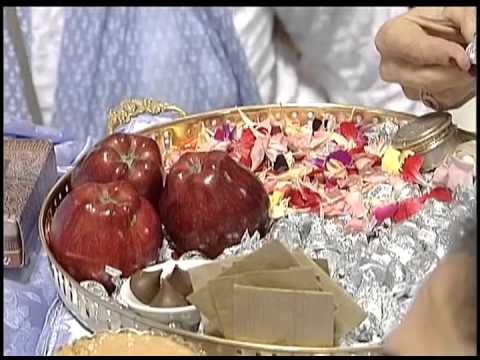 Видео: В Нью-Йорк приехала знаменитая гуру Амма, обнявшая более 30 миллионов человек