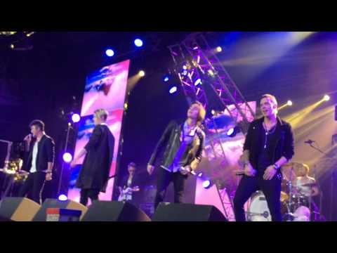 Видео: Белый самолет-MBAND ( Ray Just Arena Moscow 10.10.15)