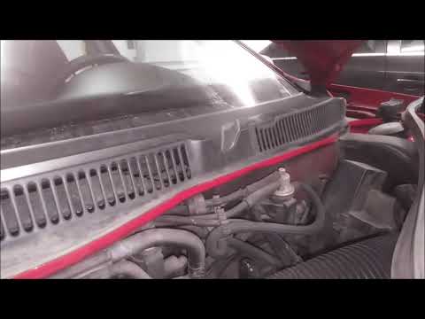 Видео: Снятие и установка капота Volkswagen Golf mk4