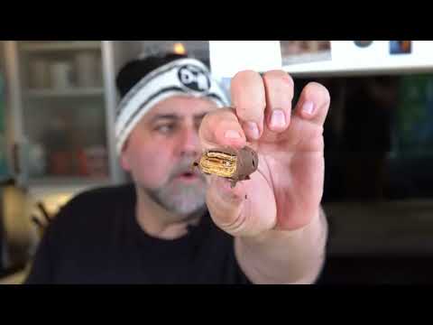 Видео: Забудьте о покупных сладостях. Давайте приготовим «Баттерфингерс»!