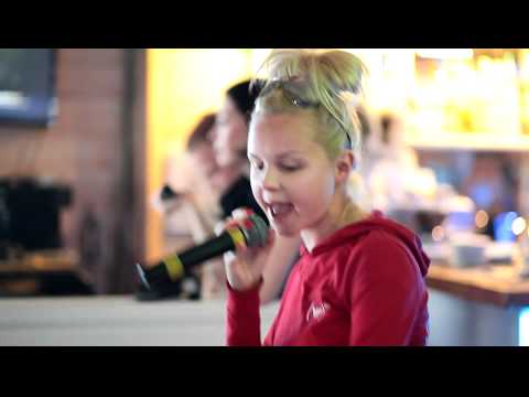 Видео: АЛИСА ВОКС в ресторане "Паруса".MOV