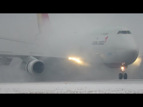 Видео: Снегопад в Домодедово, красивые взлеты, 07.01.21.