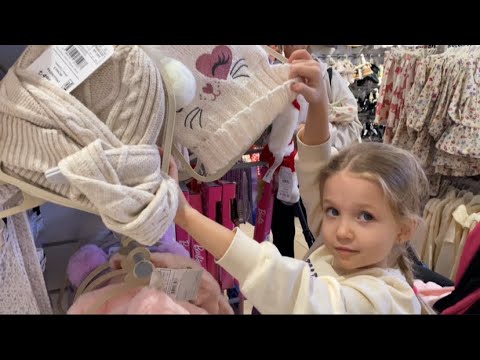 Видео: Сколько стоит Детская одежда в Турции!? Выбираем детскую обувь в Турции!