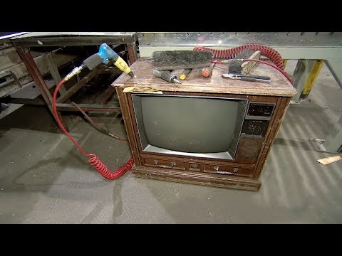Видео: НАХОДКА НА 100 ТЫС.ДОЛ В СТАРОМ ТЕЛЕВИЗОРЕ.