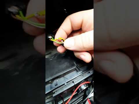 Видео: Установка  китайского блютус адаптера Шкода Октавия А5 .