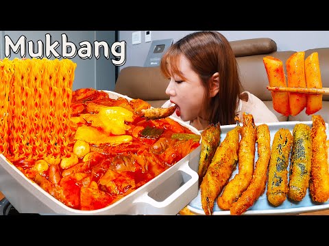 Видео: Sub)Real Mukbang- Ттеокбокки с острым сыром🥘 5 картофеля фри🍤 Рамэн🍜 Жареный рис🍚 Коктейль🍷ASMR