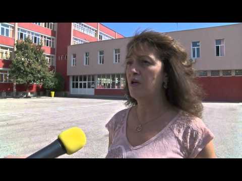 Видео: Третокласник хвърля в ужас родители и учители в димитровградското училище „Пенчо Славейков".