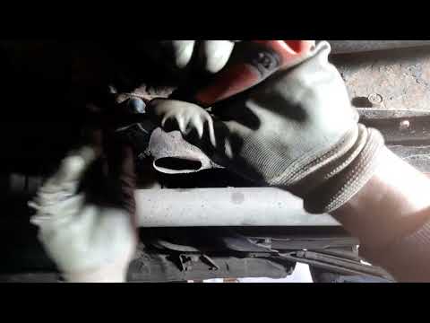Видео: Замена подвесного подшипника на субару форестере.