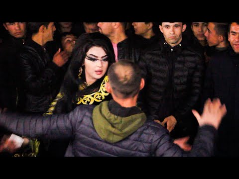 Видео: Ана ракси Девонаги Сиё Нарма Нарма! Далери Зарифи базми 2022 дар Чойхона Ёвон