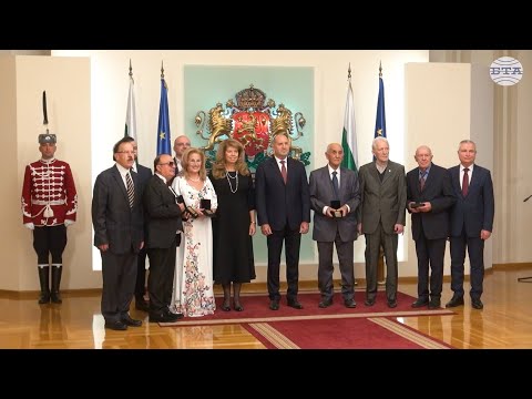 Видео: Румен Радев удостои с Почетния знак на президента на дейци на културата