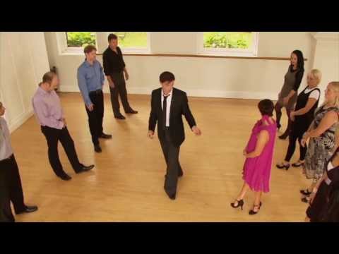 Видео: Научитесь танцевать за 10 минут — простые основы парных танцев