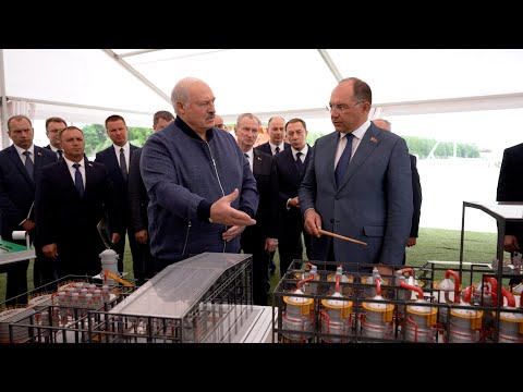 Видео: Лукашенко: Ты видишь, "стоптались" мужики! После нашего с тобой поколения мужиков нет!
