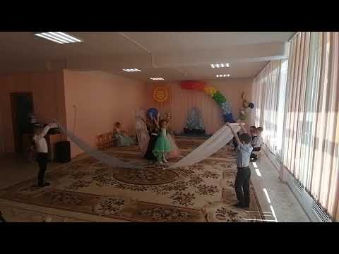 Видео: Танец с полотнами "Прекрасное далеко"