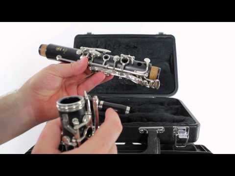 Видео: Урок 3 для начинающих по игре на кларнете — Как собрать кларнет
