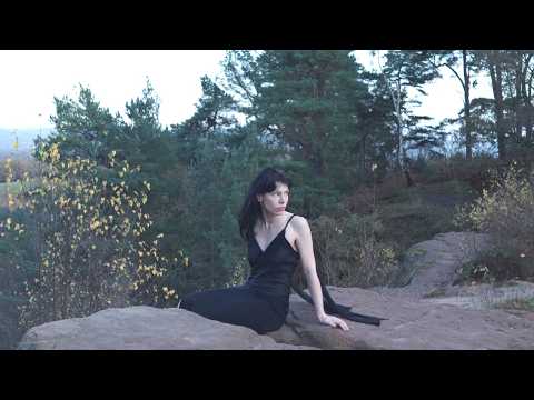 Видео: Изготовление платья из лоскутков ткани