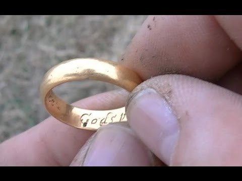 Видео: 36.Поиск золота РЫЖИК ПЫЖИК золотое кольцо 300 лет АЛЛИЛУЙЯ Post-medieval gold ring METAL DETECTING