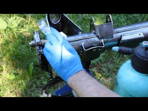 Видео: Продолжаю красить детали Дефендера. Теперь задний мост.