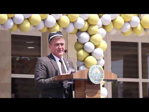 Видео: Ўзбек космонавти С.Шарипов,ўзбек дўпписини музейга ҳадя қилди.