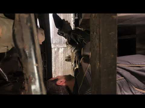 Видео: Nissan Primerа P12 замена подушки двигателя . Ниссан примера Р12 , замена подушек двигателя .