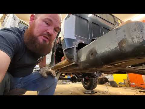 Видео: Замена углов кабины с квадратным кузовом Chevy GMC 73-87