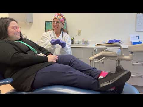 Видео: Активное отвлечение внимания помогает при получении оттисков зубов и рентгеновских снимков