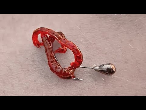 Видео: Закинул мотыля рядом с безмотылкой, а НА НЕГО КЛЮНУЛА САМАЯ БОЛЬШАЯ! Рыбалка 2021