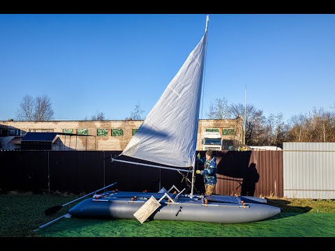 Видео: Сборка катамарана Мастеркат К530 для сплава. Установка паруса.